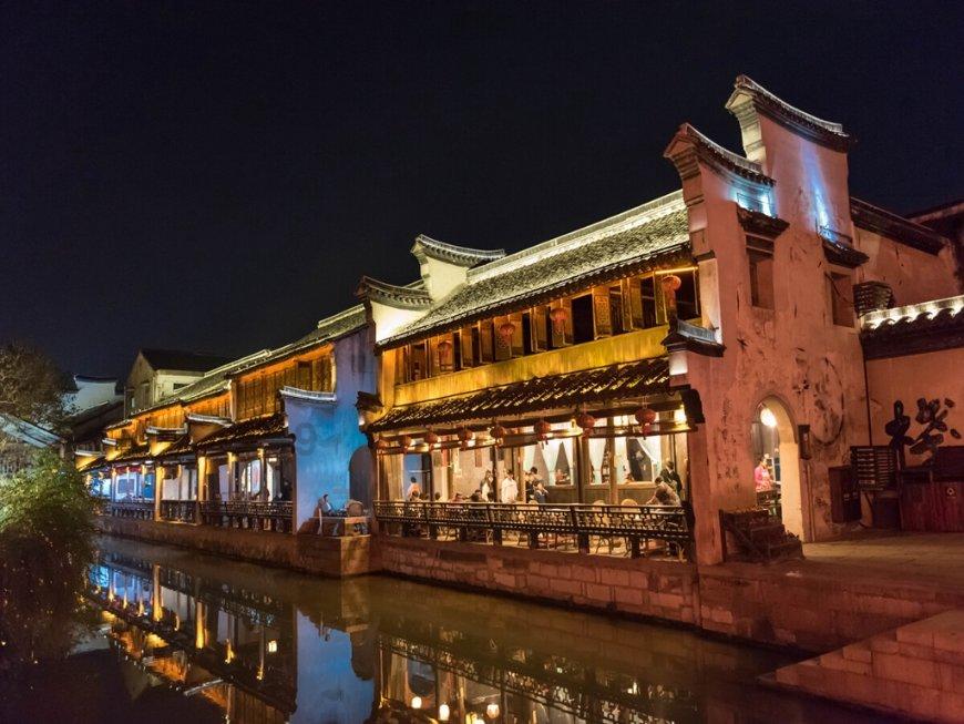 跳动的圆球